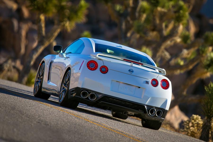  Nissan GT-R 2013 года  (US) (фото 15 из 27)